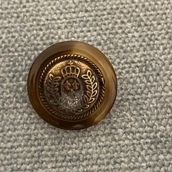 Medium Button - Picture 2 of 3